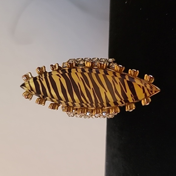 Vintage BETSEY JOHNSON Hollywood Glam Collection Tiger Motif Cocktail Ring. 7 - Picture 3 of 8